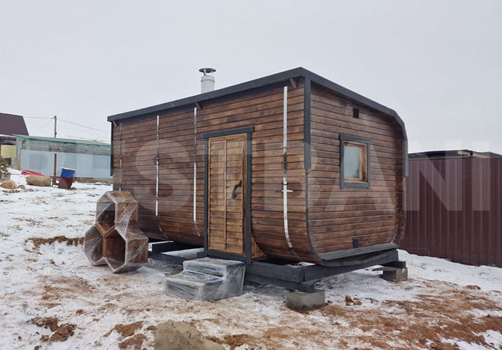 Баня «Парус» длиной 6 м, вид спереди, светлая пропитка