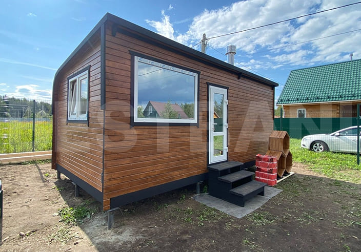 Баня «Парус» длиной 4 м, вид сзади, панорамное окно